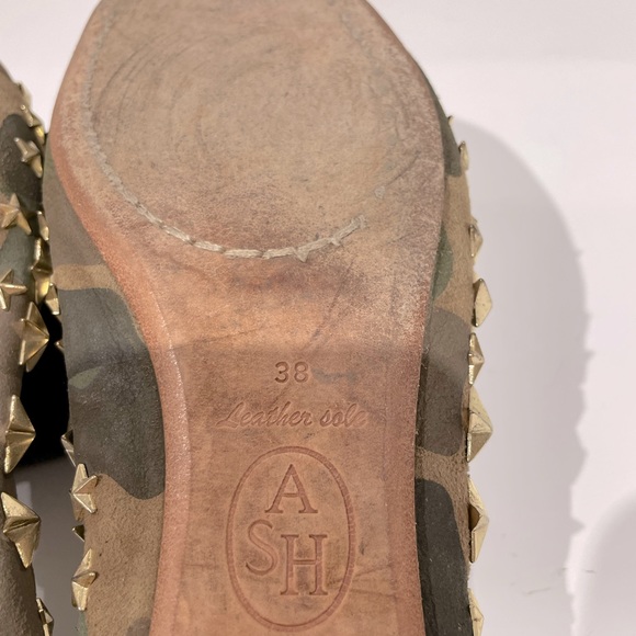 Ash flats size 38 camouflage with gold metal star accents ans red cord trim - Picture 4 of 5
